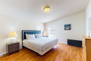 3 bedrooms, iron/ironing board, Internet, bed sheets