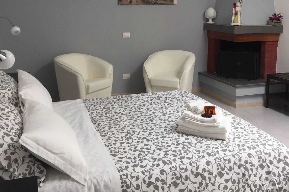 Deluxe Room | 1 bedroom, desk, free WiFi