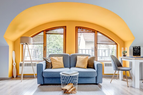 Smart TV, libri, biblioteca musicale, videoteca