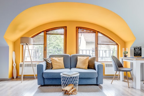 Quiet Park Loft Next to Eagles Bridge