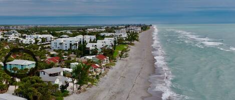 Beach nearby, sun-loungers, beach towels