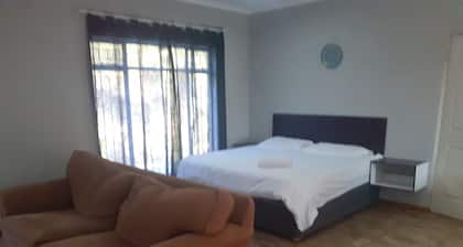 Proximity to Business Hubs – Ideal for Productivity and Relaxation!