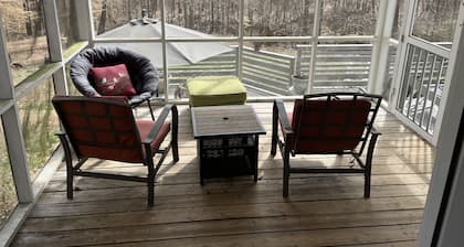 Country Charm City Convenience: Beautiful 3-Bedroom 2.5-Bath Home  Forest Views