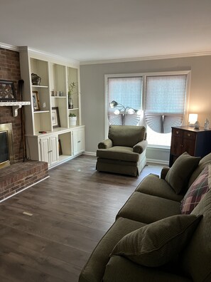 Téléviseur connecté, livres, chaîne audio