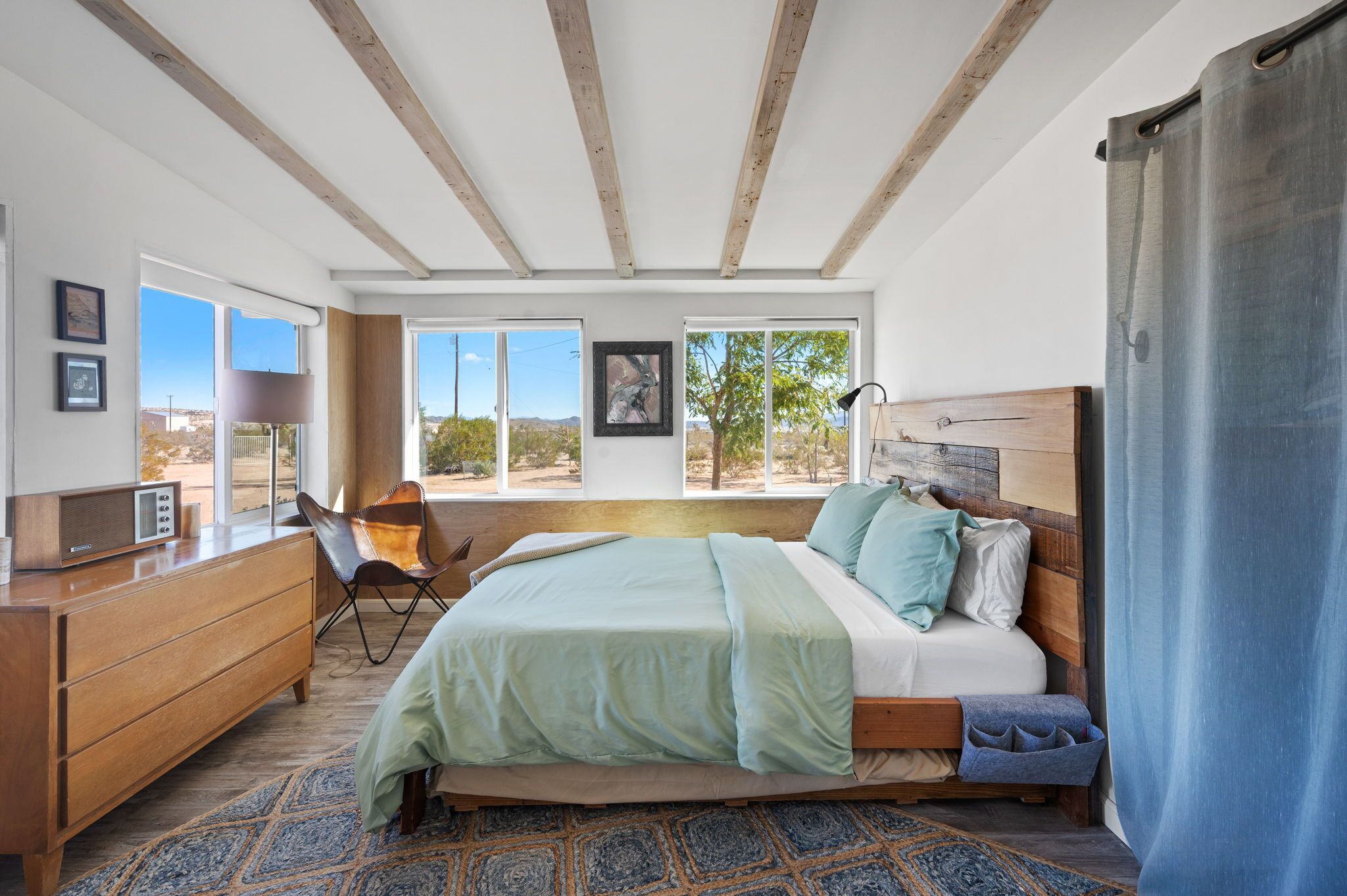 4 bedrooms, desk, iron/ironing board, free WiFi