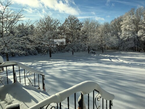 Jones Oaks: rural, private, kid friendly, near D&H Rail Trail, Elk Mtn