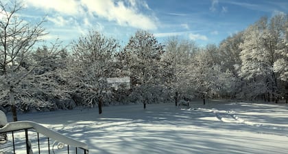 Jones Oaks: rural, private, kid friendly, near D&H Rail Trail, Elk Mtn