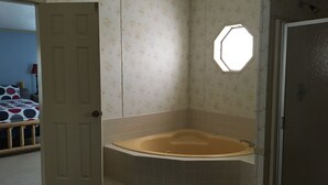 3 chambres, fer et planche à repasser, lit parapluie, Wi-Fi gratuit