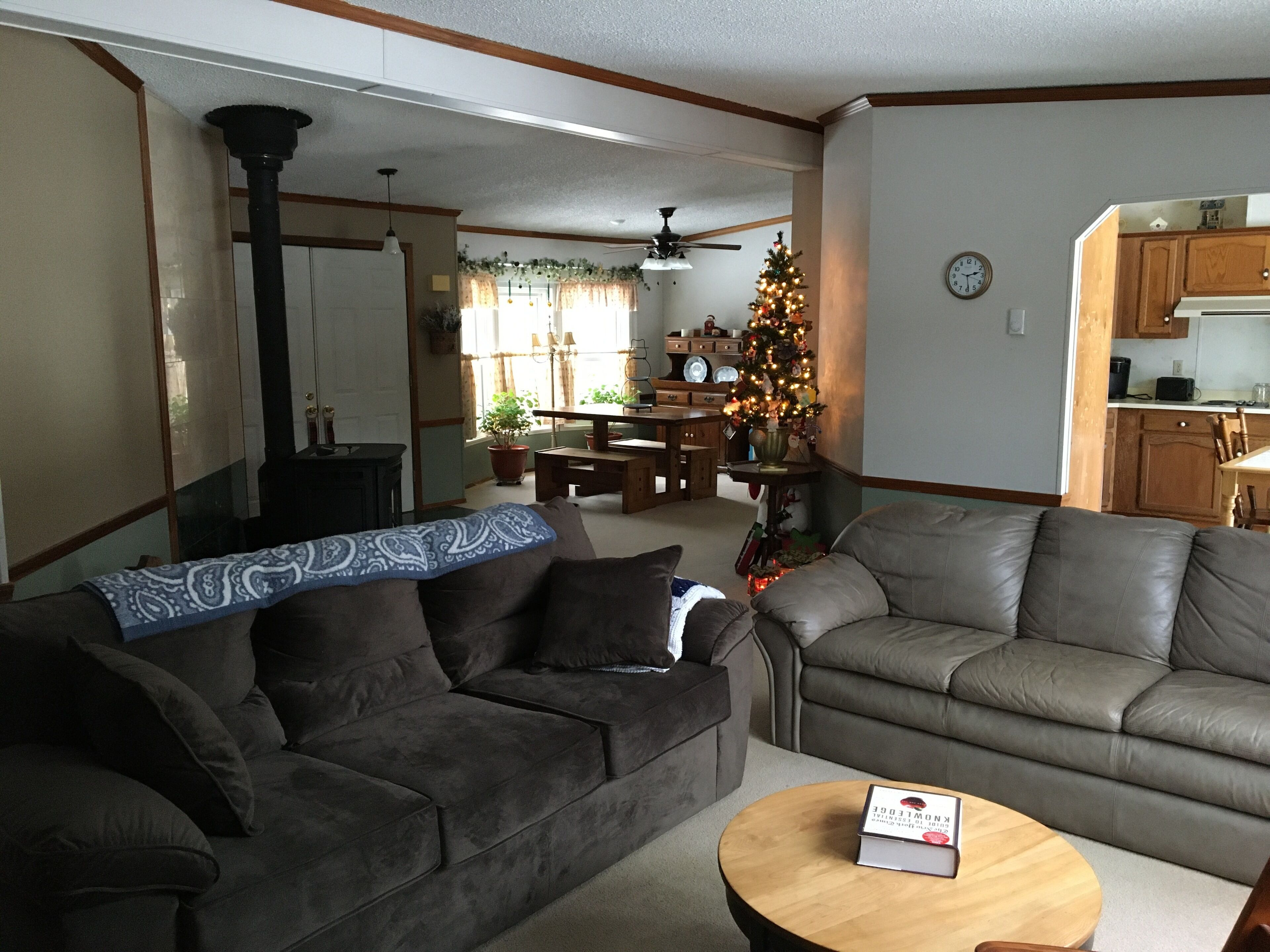 TV connectée, lecteur de DVD, livres, médiathèque