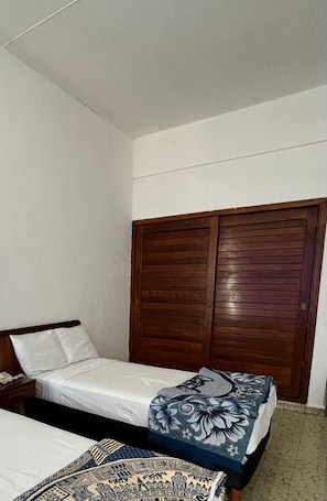 Kamar Keluarga | Lemari pakaian