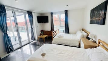 3 bedrooms, iron/ironing board, WiFi, bed sheets