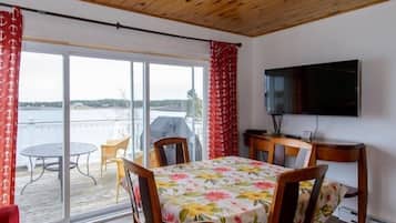 Luxury Suite, Sea View | Living area