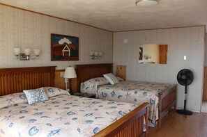 Luxury Studio | Hypo-allergenic bedding, free WiFi, bed sheets - CLIPPER SHIPP BEACH MOTEL (Pocologan)
