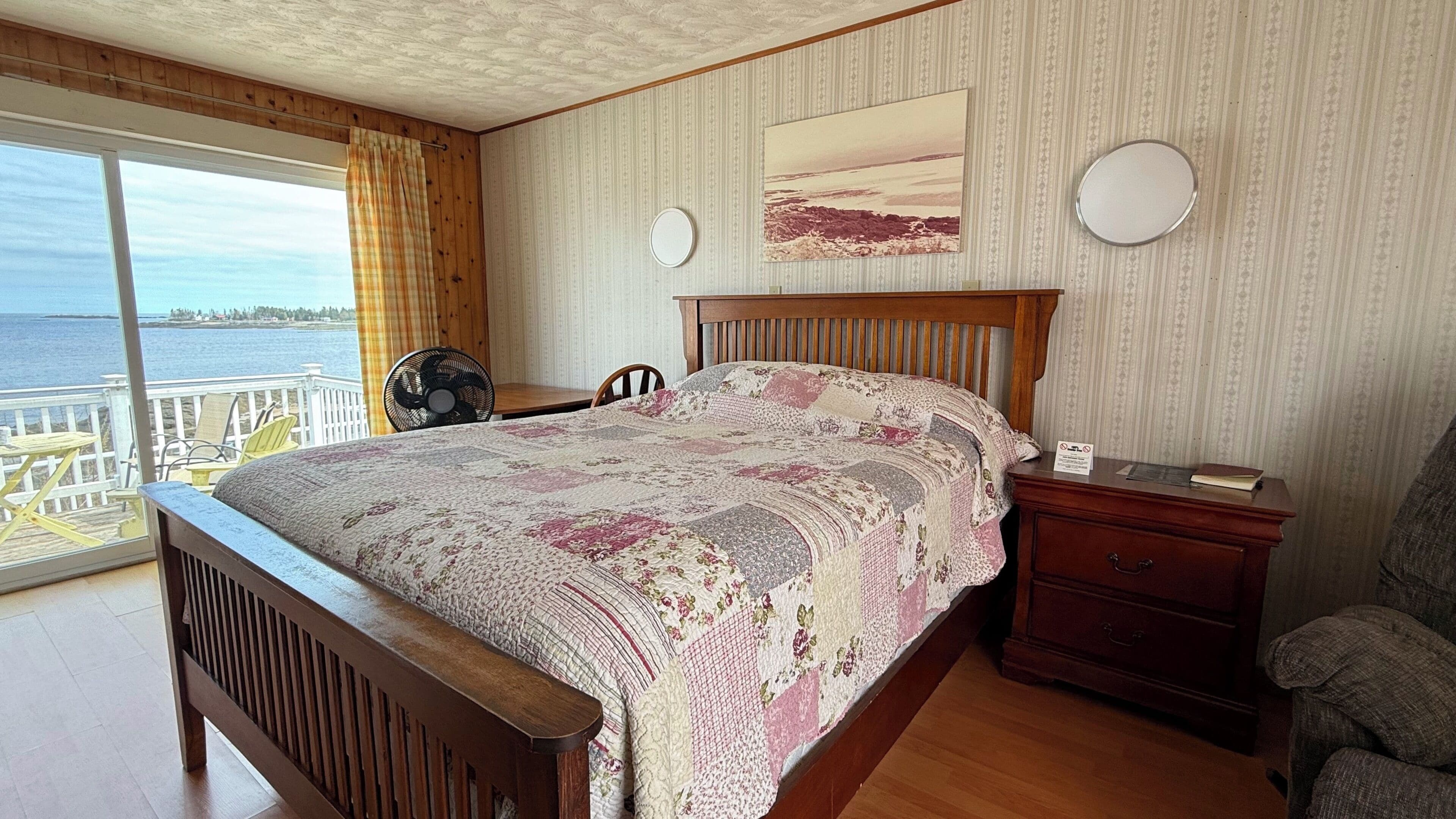 Chambre Simple Économique | Literie hypoallergénique, Wi-Fi gratuit, draps fournis