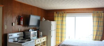 CLIPPER SHIPP BEACH MOTEL
