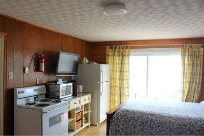 CLIPPER SHIPP BEACH MOTEL