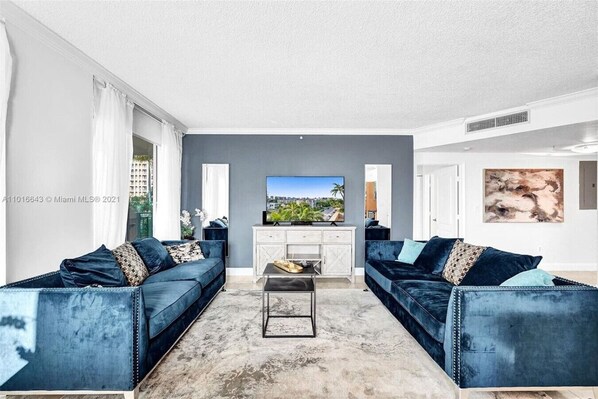 TV, ping pong - LUXURY KINGDAVID*3/2H*KINGBEDROOM*BEST LOCATION (Sunny Isles Beach)