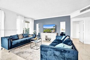 TV, ping pong - LUXURY KINGDAVID*3/2H*KINGBEDROOM*BEST LOCATION (Sunny Isles Beach)