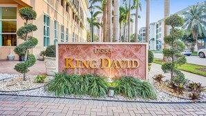 A building with a sign reading "King David" and the address "17555". - LUXURY KINGDAVID*3/2H*KINGBEDROOM*BEST LOCATION (Sunny Isles Beach)