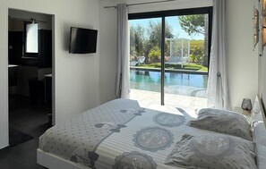 4 bedrooms, travel crib, free WiFi, bed sheets
