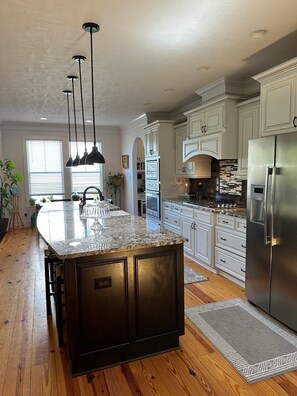 Microwave, oven, stovetop, dishwasher - Masters Rental!!! Beautiful 5 BR/4.5 Bath Riverwood Plantation Home in Evans, GA (Evans)