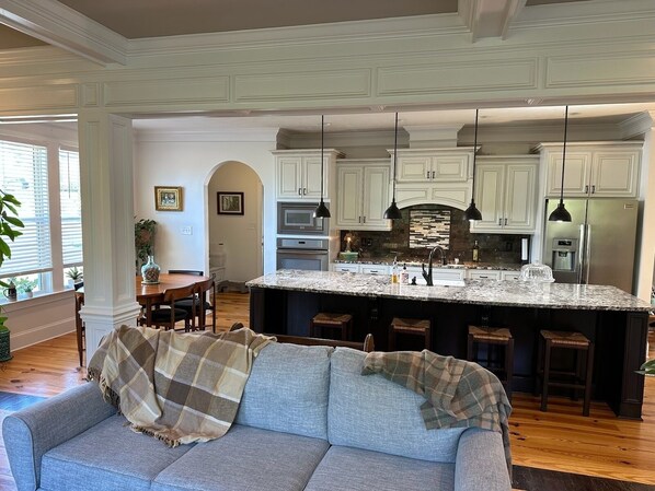 Smart TV, fireplace - Masters Rental!!! Beautiful 5 BR/4.5 Bath Riverwood Plantation Home in Evans, GA (Evans)