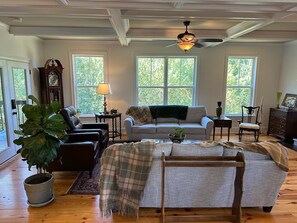 Smart TV, fireplace - Masters Rental!!! Beautiful 5 BR/4.5 Bath Riverwood Plantation Home in Evans, GA (Evans)