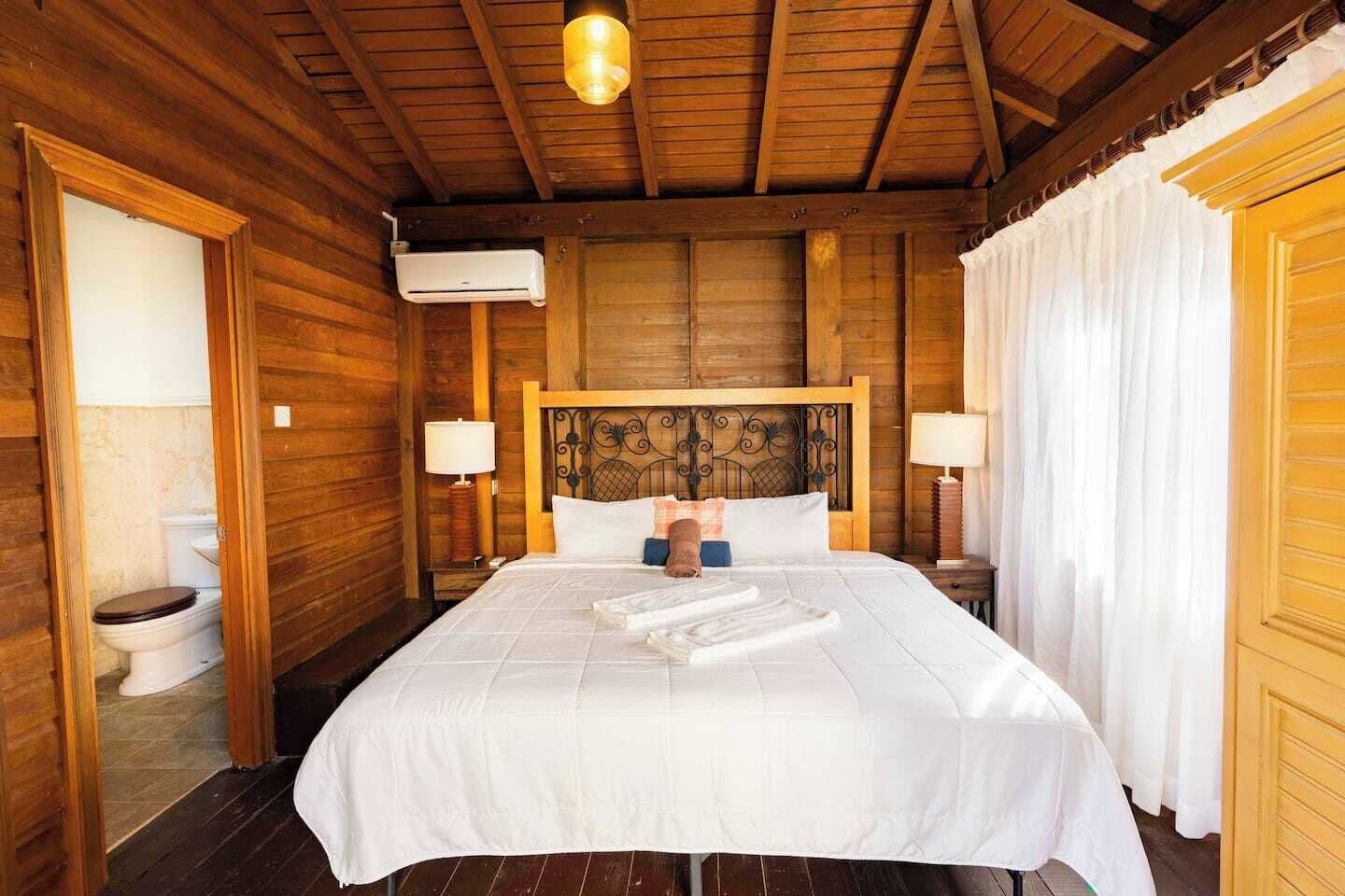 5 bedrooms, desk, iron/ironing board, free WiFi