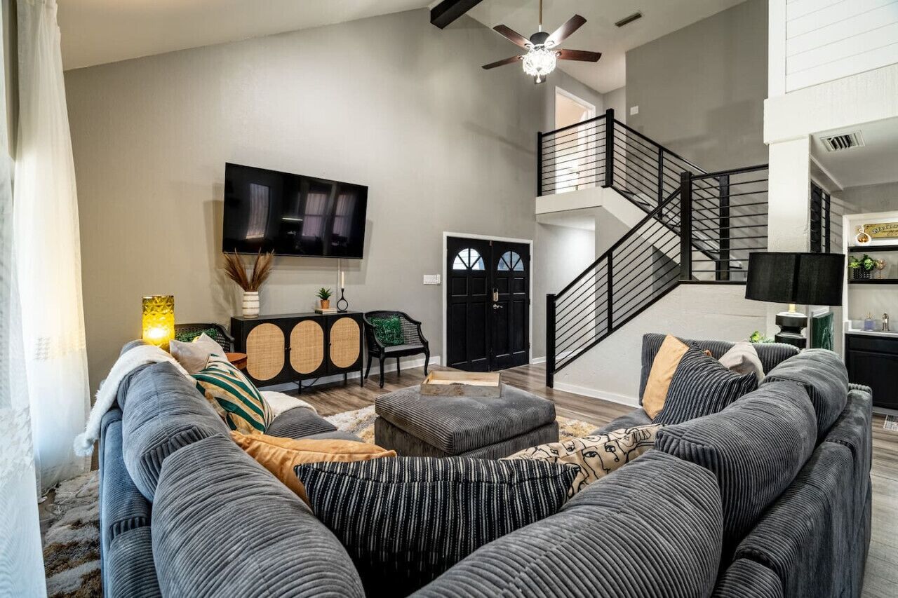 TV, fireplace, table tennis, books