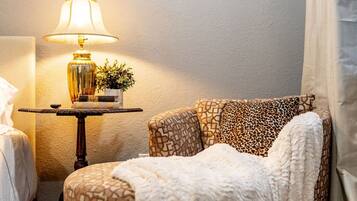 4 bedrooms, desk, iron/ironing board, free WiFi