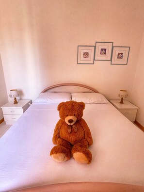 3 chambres, fer et planche à repasser, Wi-Fi, draps fournis