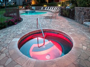 A heated pool - Ma'alaea Banyans Unit 209 - Direct Oceanfront View - Split AC in Living Room and Bedroom (Wailuku)