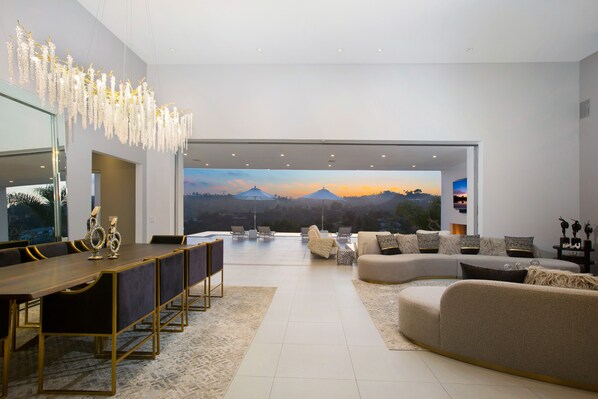 Interior - Superb 6-bedroom exquisite contemporary masterpiece in Beverly Hills. (Beverly Hills)