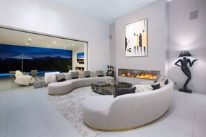 Interior - Superb 6-bedroom exquisite contemporary masterpiece in Beverly Hills. (Beverly Hills)