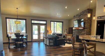 Cozy 2+ bedroom riverfront house in tranquil Cle Elum. Your home away from home.
