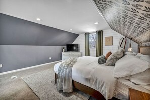 4 bedrooms, desk, iron/ironing board, free WiFi