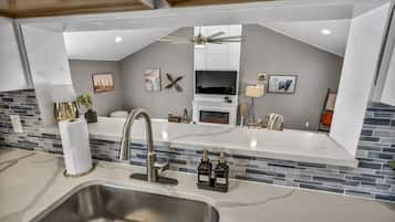 雪櫃、微波爐、洗碗機、咖啡機/沖茶器