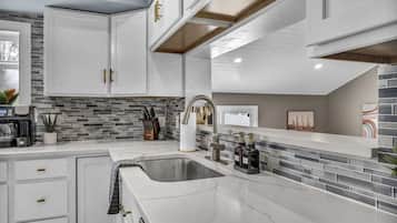 雪櫃、微波爐、洗碗機、咖啡機/沖茶器