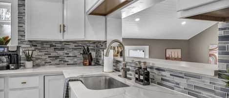 Cookware/dishes/utensils