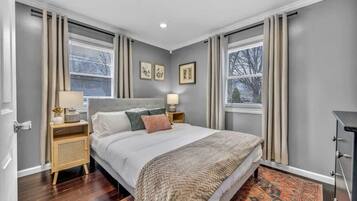 3 habitaciones, tabla de planchar con plancha y cuna de viaje