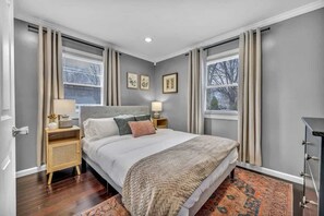 3 bedrooms, desk, iron/ironing board, free WiFi