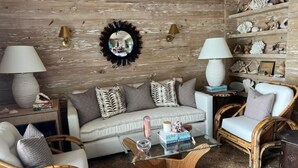 Living area - Waterfront Property with Sunset Views on Beautiful Harbour Island  (Dunmore Harbor Island)