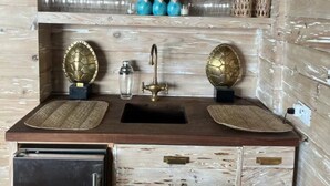 Private kitchen - Waterfront Property with Sunset Views on Beautiful Harbour Island  (Dunmore Harbor Island)