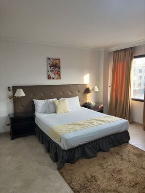 1 soverom, skrivebord, wi-fi (inkludert) og sengetøy