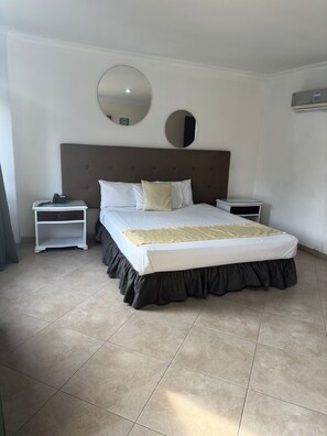 1 quarto, escrivaninha, Wi-Fi de cortesia, roupa de cama