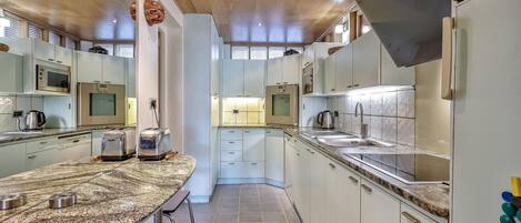 Réfrigérateur, four, lave-vaisselle