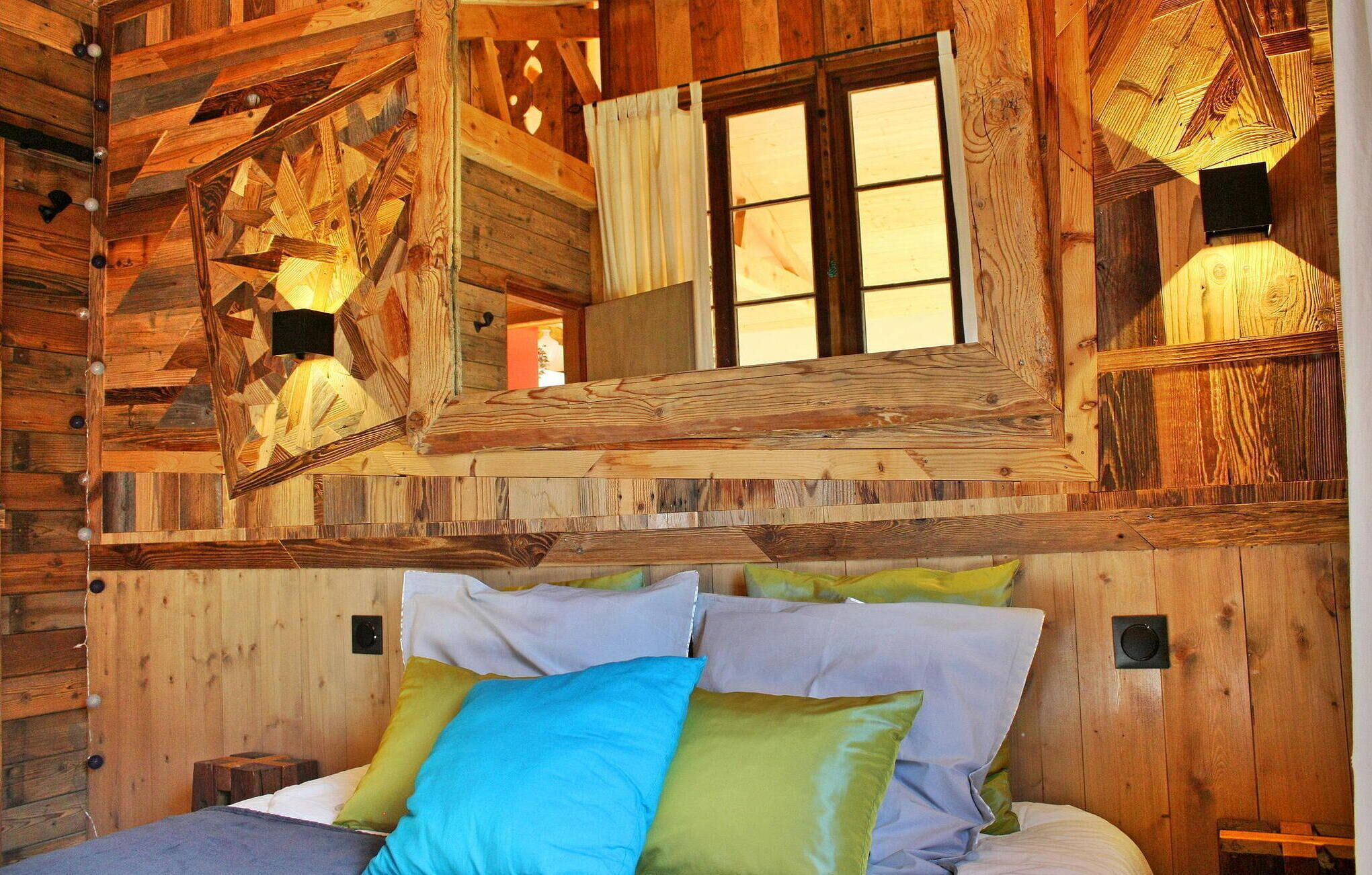 1 bedroom, travel cot, free WiFi, bed sheets