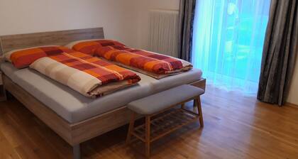 Gemütliche Ferienwohnung mit Direktem Blick auf den Zirbitzkogel