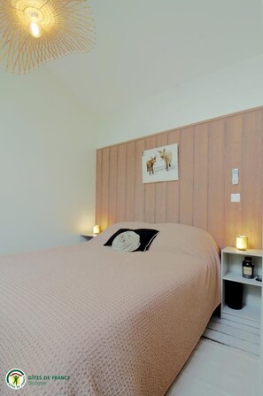 1 bedroom, iron/ironing board, travel cot, Internet