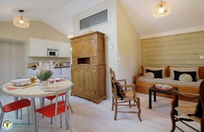 Interior - Côté Verger - VILLENEUVE (VILLENEUVE)